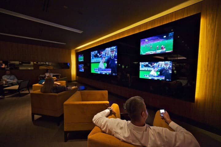 Lounge 130 of 158